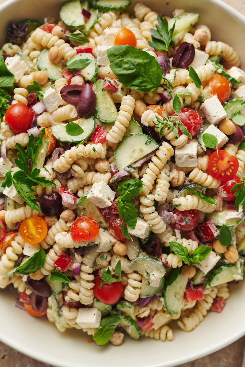 Minute Greek Pasta Salad: Perfect for Potlucks & BBQs